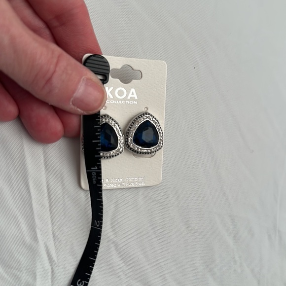 KOA Collection navy rounded triangle clear cubic zirconia border clip earrings - Picture 4 of 4